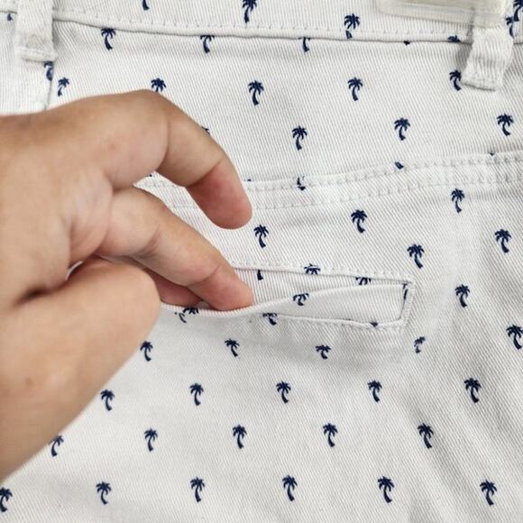 RUE21 White Palm Tree Print Shorts Womens Size 3/4 Summer Beach - Picture 6 of 8